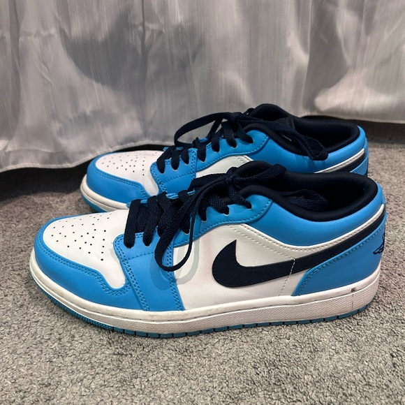 Air Jordan 1 Low ‘UNC’ - Picture 3 of 6